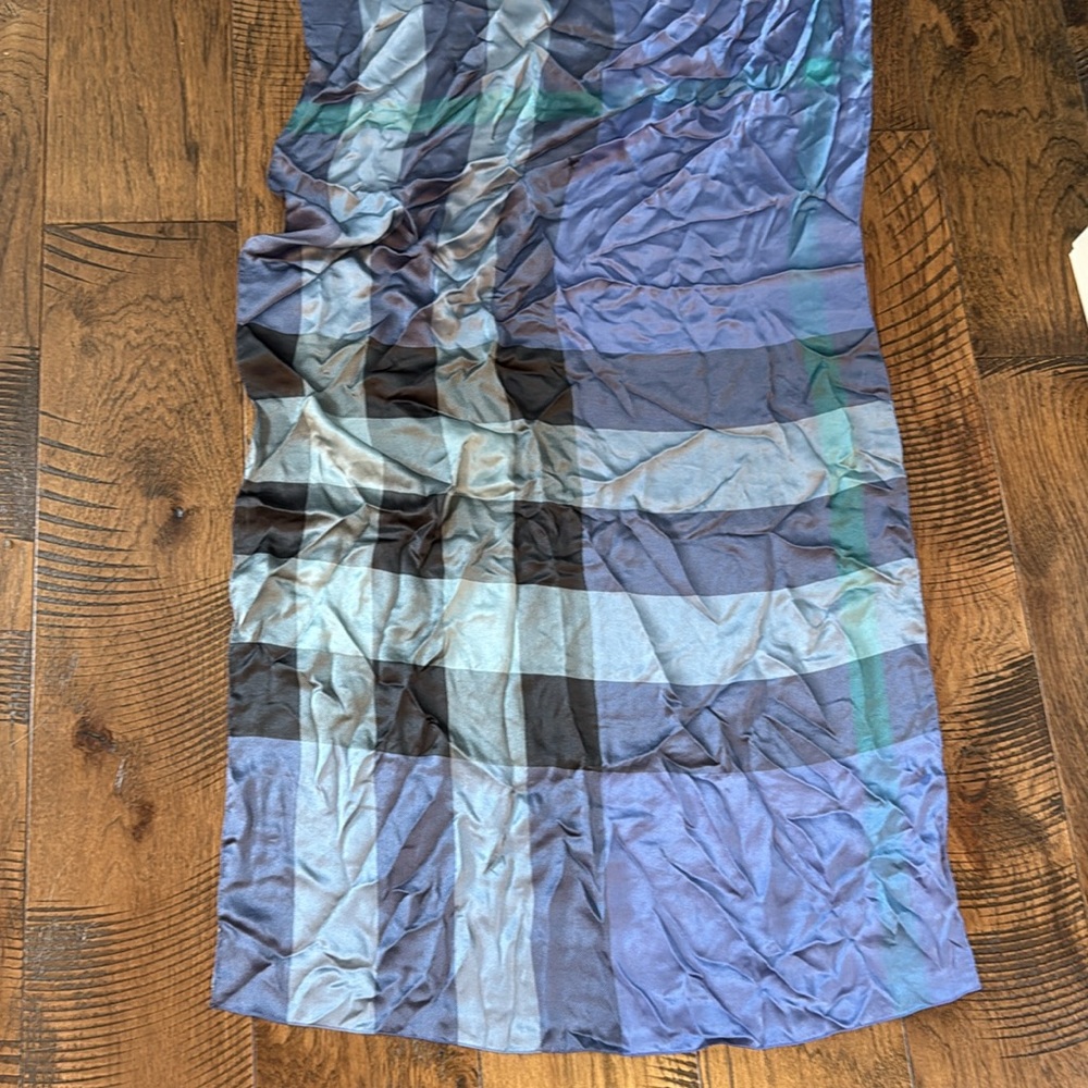 Silk Burberry Mega Check scarf - Picture 10 of 11